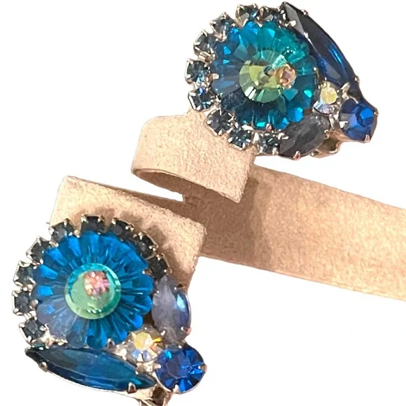 Vintage Capri Blue Rivoli Glass Juliana fancy D&E clip on esrrings - Picture 6 of 7